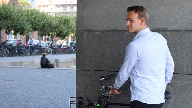 Magnus Bendix med cykel